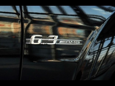 Табличка 6,3 AMG на крыло для автомобилей Mercedes-Benz