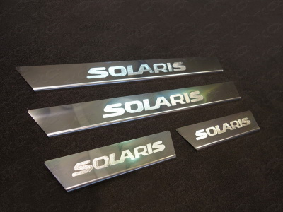 Hyundai Solaris (14–) Накладки на пороги (лист зеркальный с логотипом)